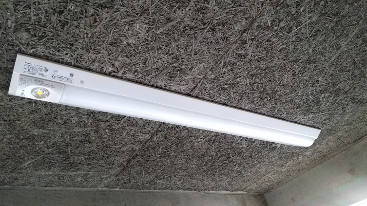 非常照明器具の交換を行いました!